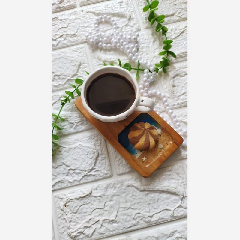 قهوه خوری دو خانه چوب طبیعی و رزین رنگ آبی